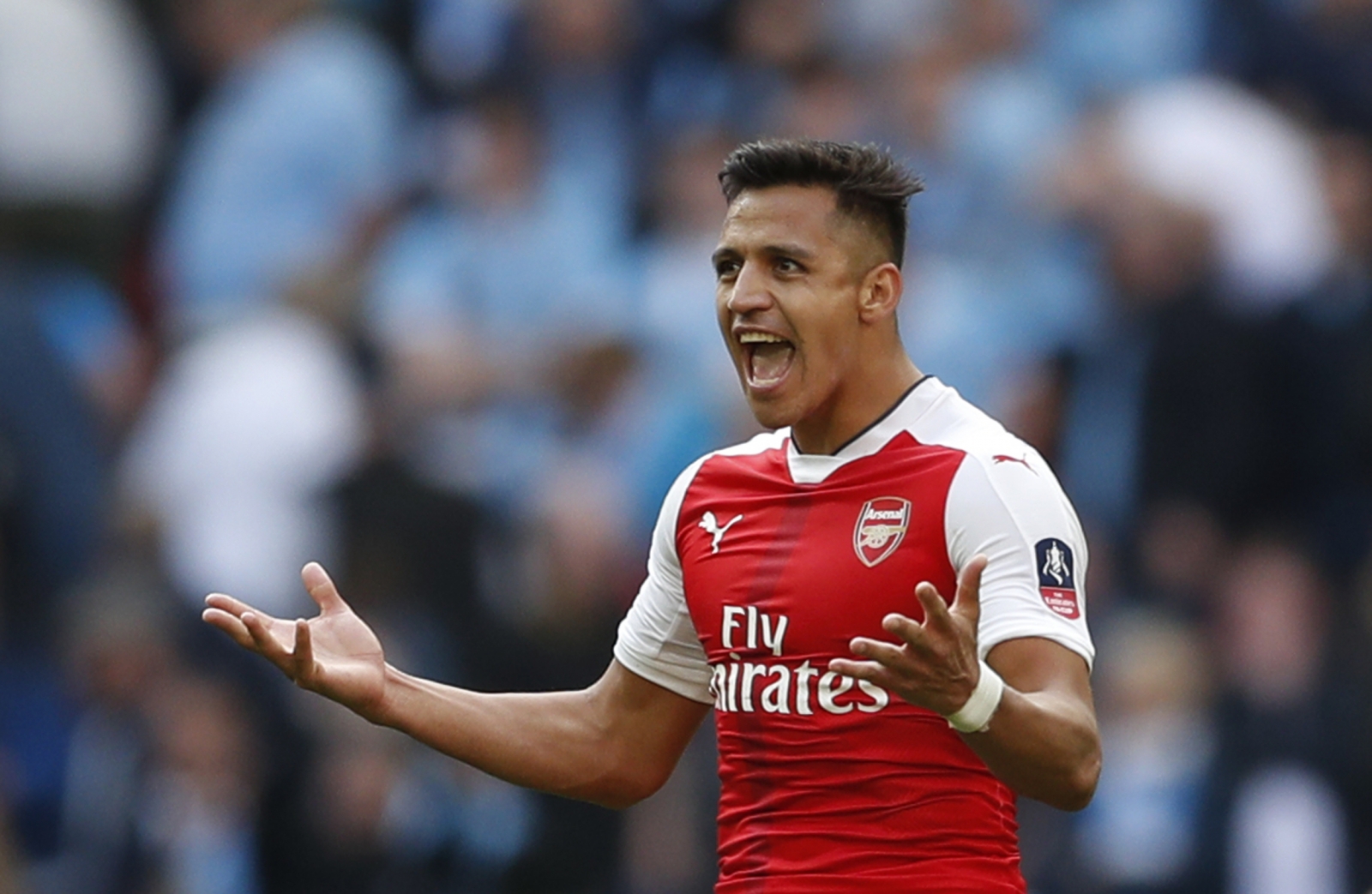 Arsene Wenger defends Alexis Sanchez amid accusations of simulation against Leicester City