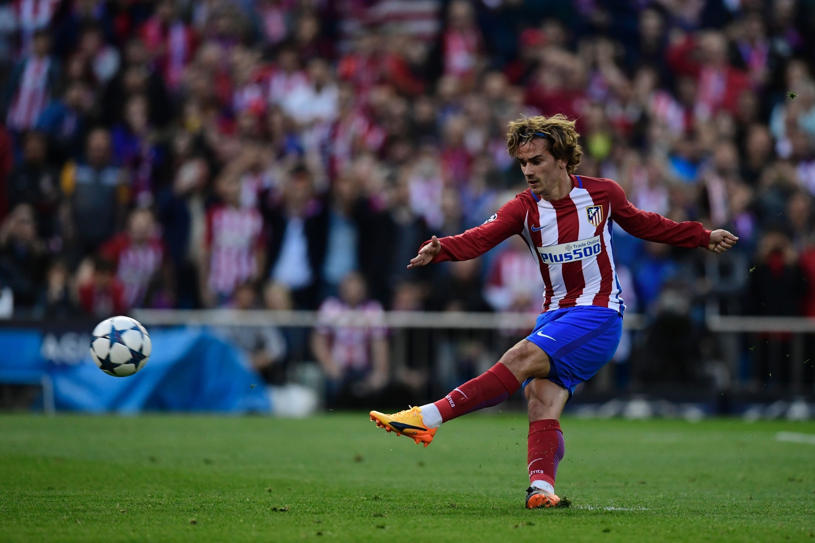Antoine Griezmann Manchester United Target Signs Five Year Deal With Atletico Madrid
