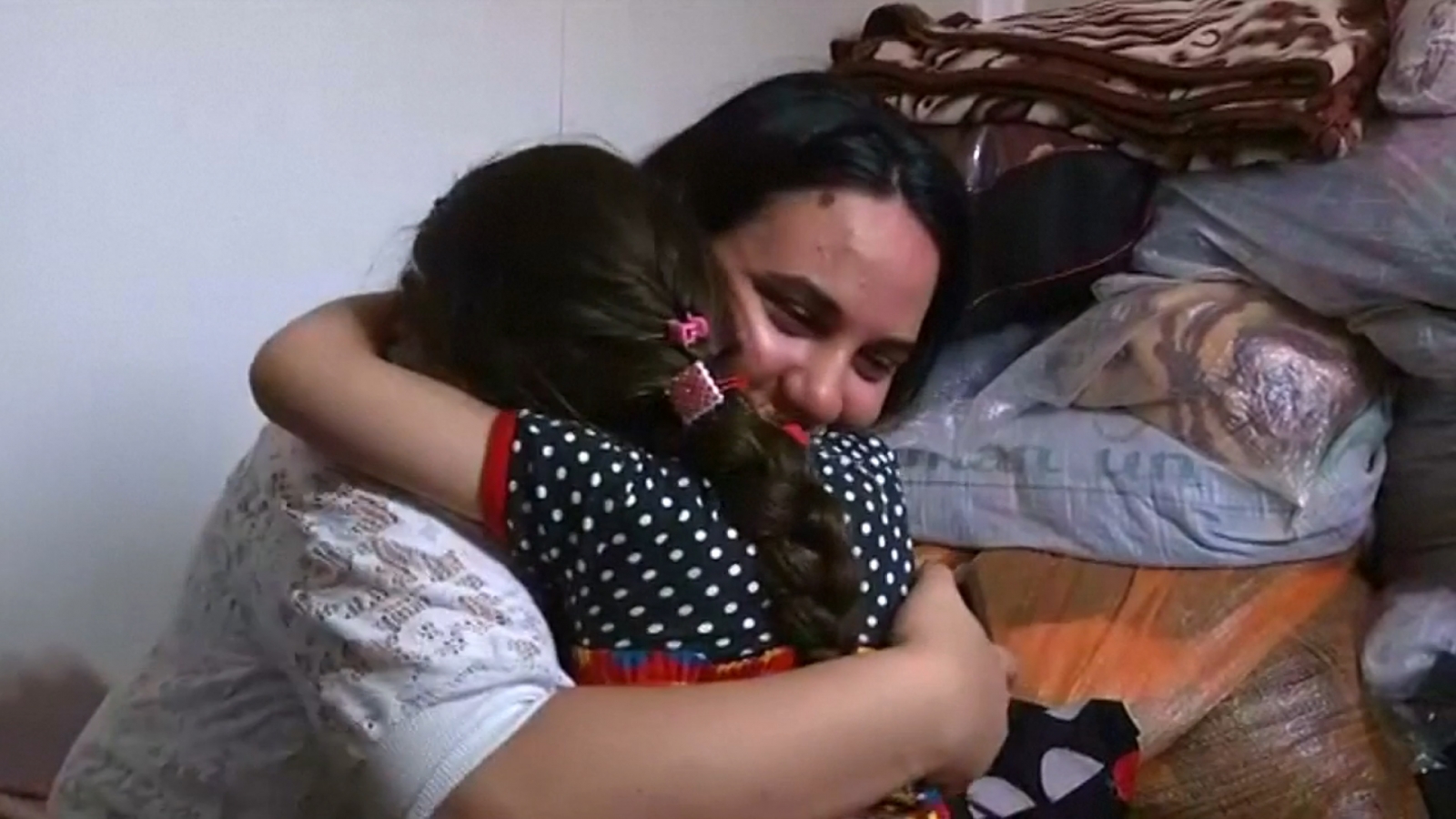 Watch this heartwarming moment as a young Iraqi girl is reunited with her family after Isis kidnap