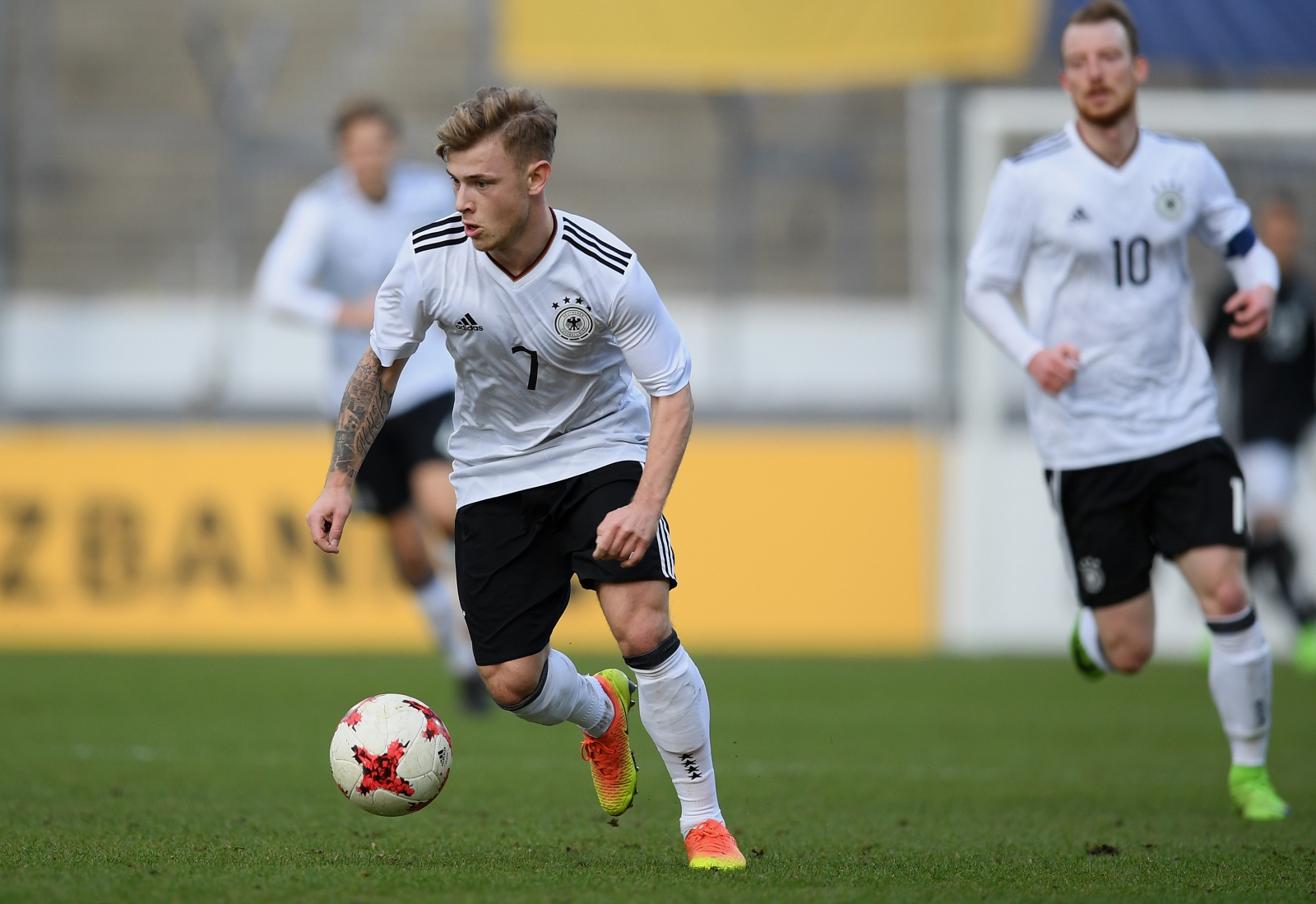 Tottenham target Max Meyer says he could still stay at Schalke despite rejecting new deal