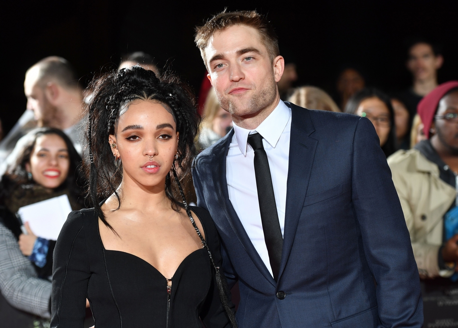 Robert Pattinson Gushes Over Amazing Girlfriend Fka Twigs After Confirming Engagement 