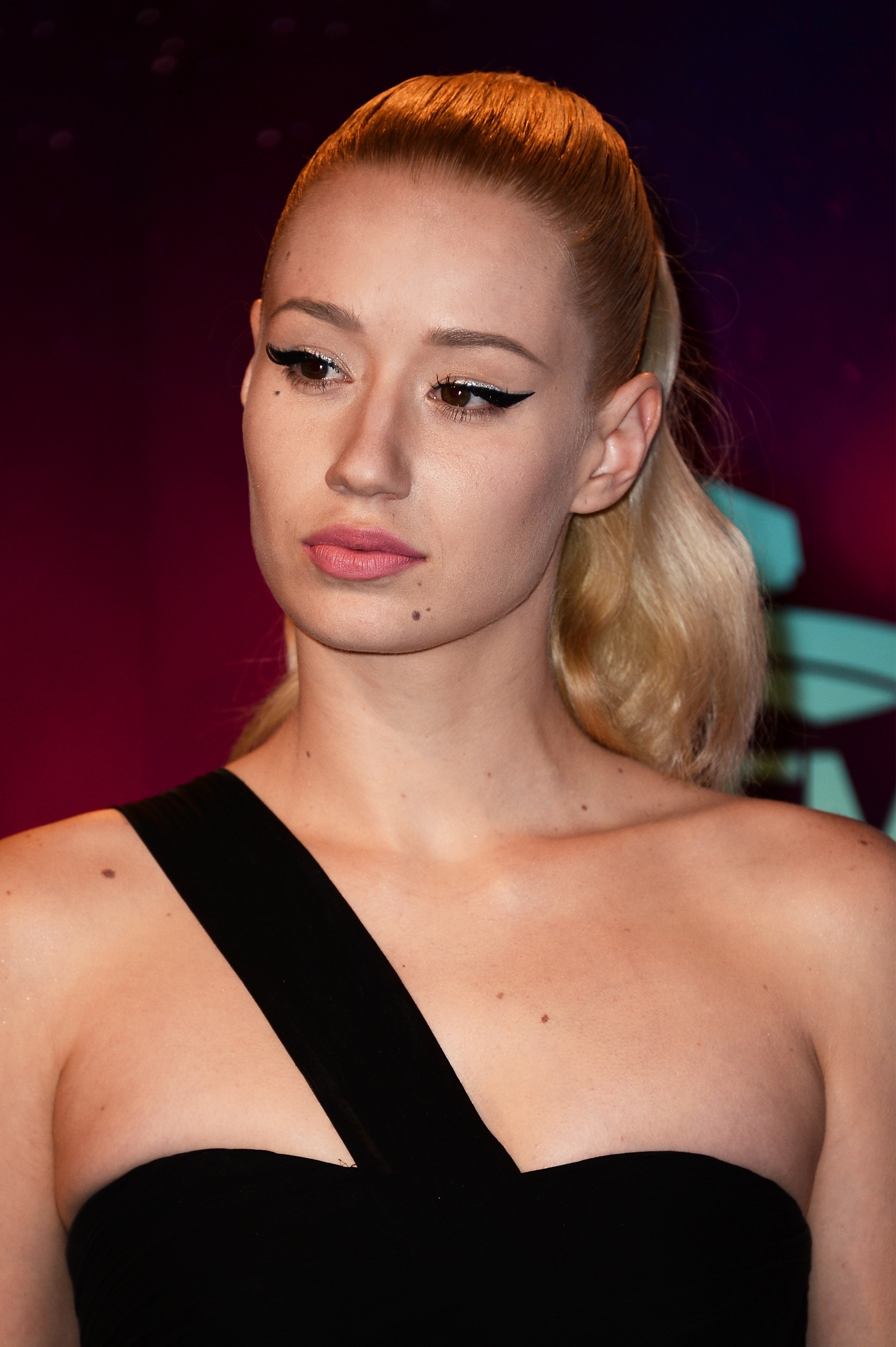 Iggy Azalea Dubbed Fake In Flawless Snap With Plumper Lips As She