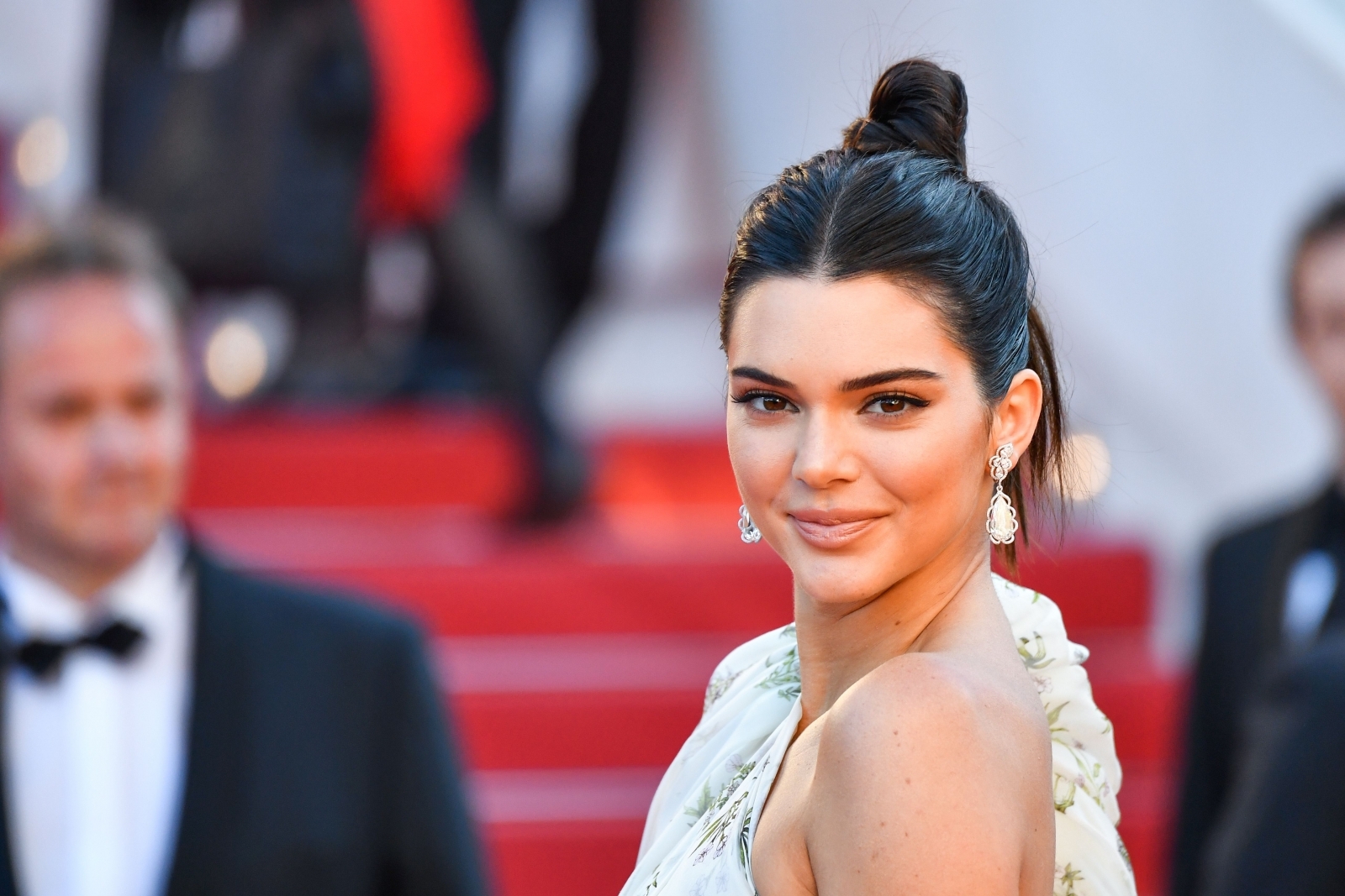 Changing Face Of Kendall Jenner Plastic Surgeon Tells All On Eyebrow