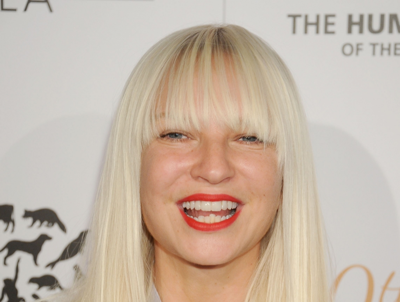 Pop star Sia exposes bit too much skin as she suffers wardrobe