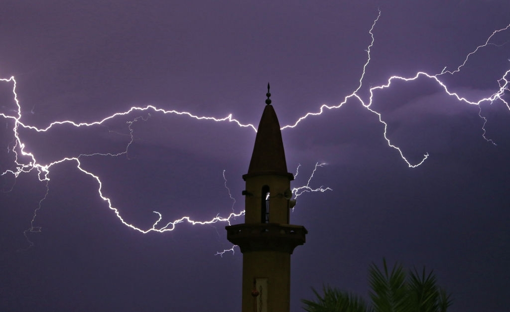 Watch this captivating video of lightning strike in slow motion