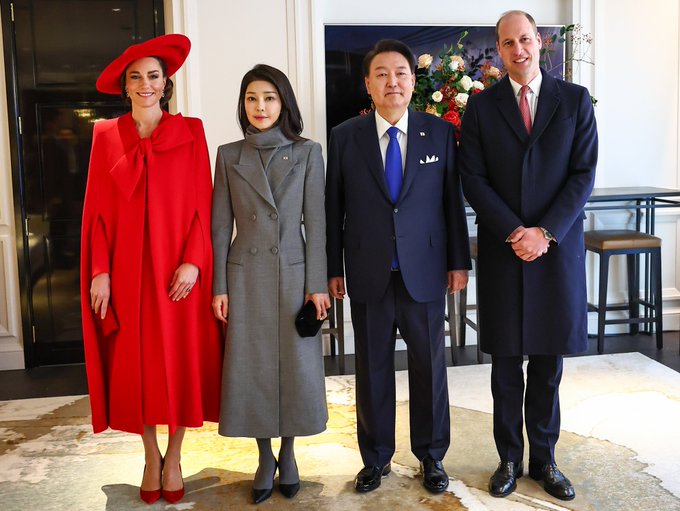 Prince William Cosies Up To Kate Middleton During Buckingham Palace