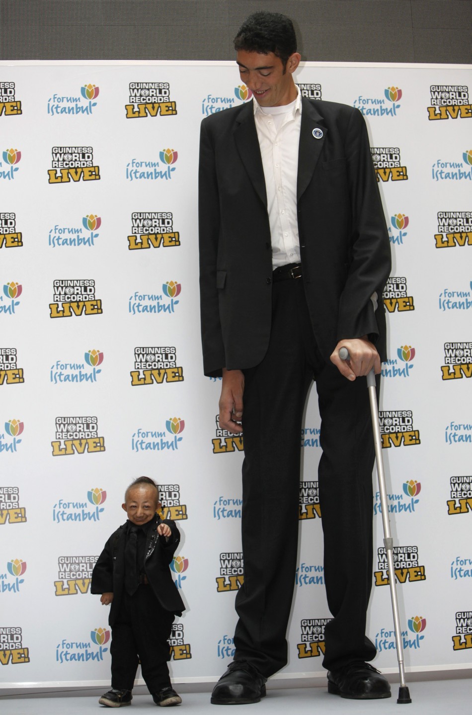 World's Tallest Man Stops Growing [ PHOTOS]