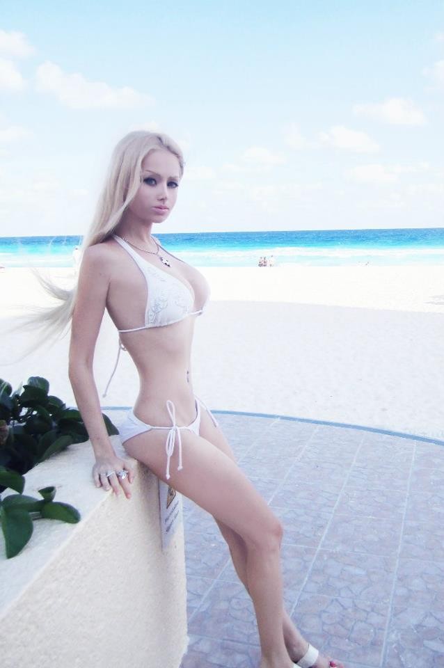 Living Barbie Doll: Valeria Lukyanova to Give up Eating and Live on