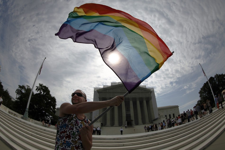 gay-marriage-supporter-vin-testa-waves-rainbow-flag-anticipation-u-s-supreme-court-rulings.jpg (950×634)