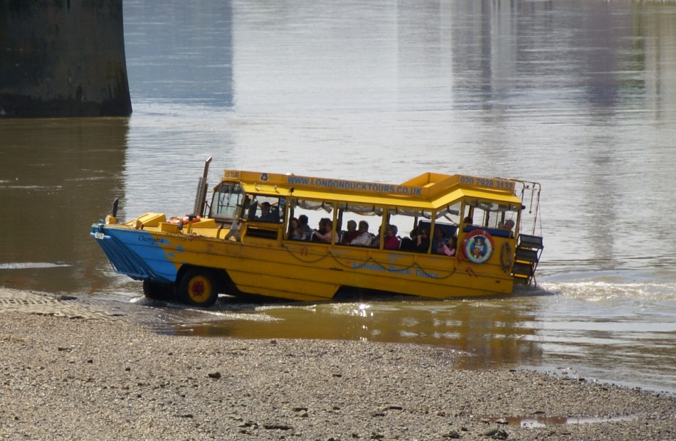 Duck Tour amphibious craft comes ashore in London (Wiki Commons)