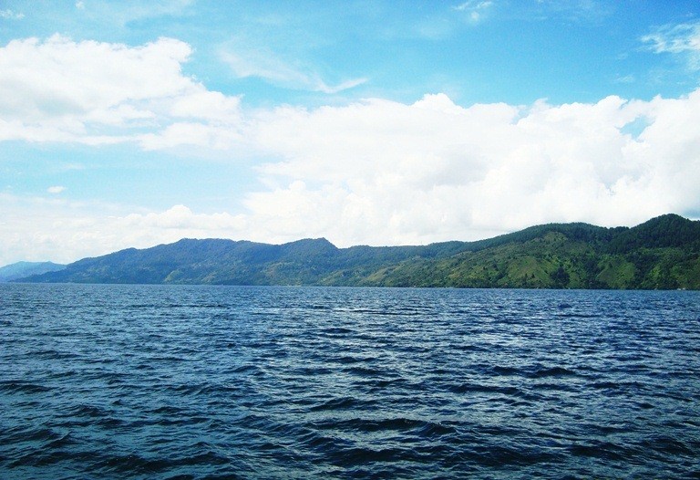 Download this Lake Toba picture