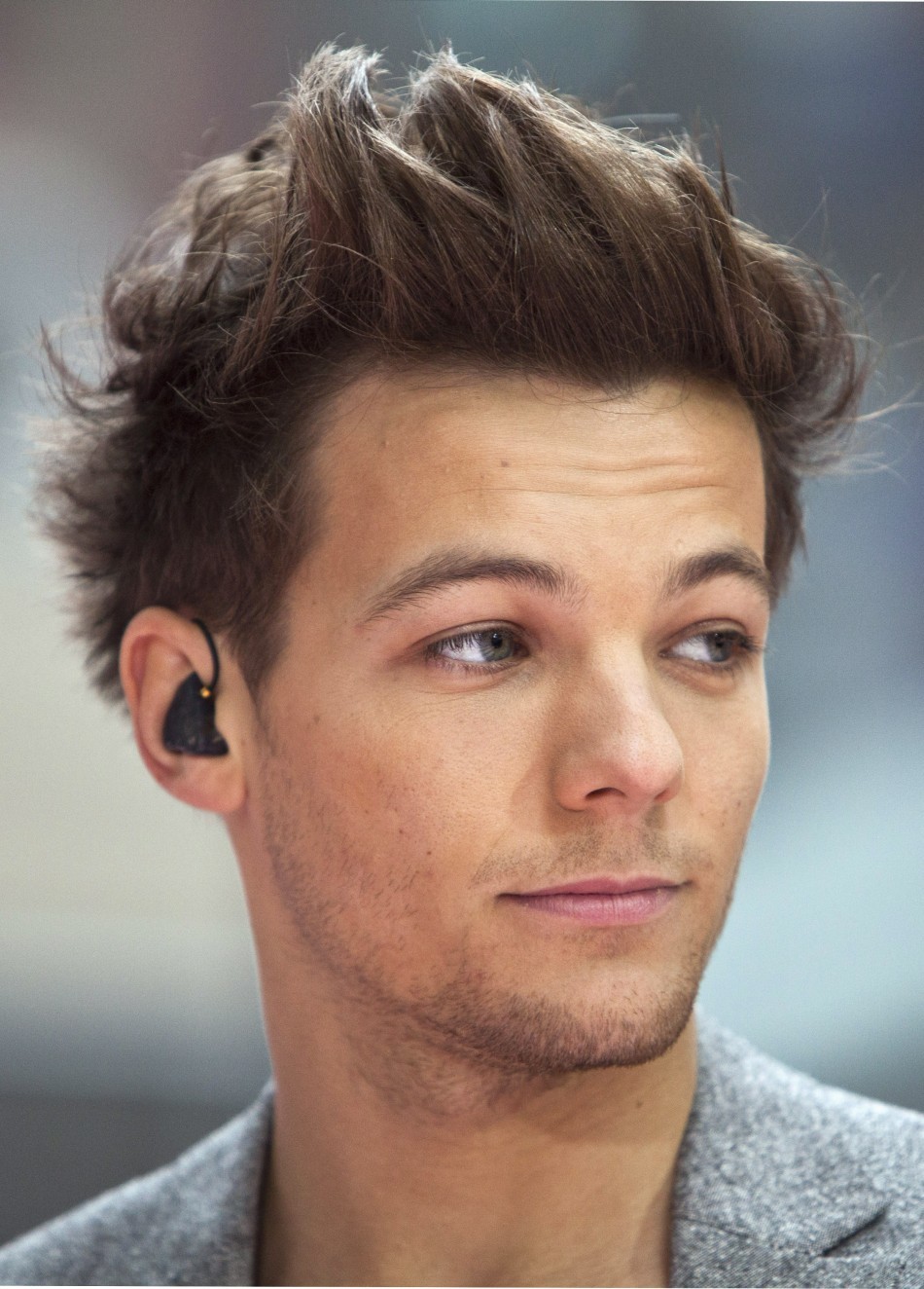 One Direction&#39;s Louis Tomlinson in Race Row After Allegedly Using Racial Slur in Shock Drugs Video - louis-tomlinson