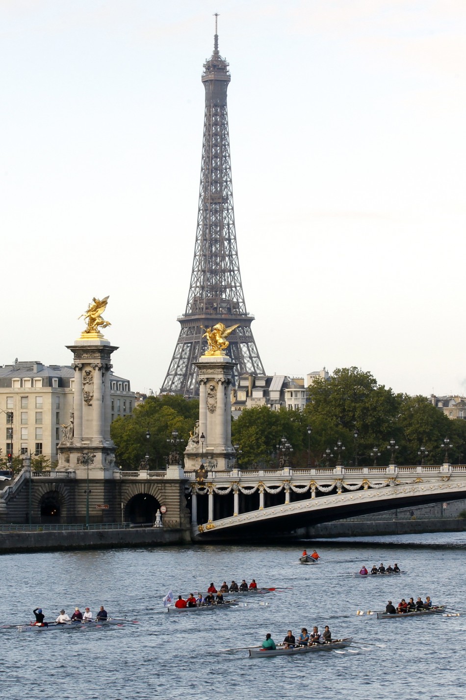 8  PARIS - Paris continues to lead the world in quality of infrastructure, transportation, lifestyle assets and economic reputation, but it falls behind in sustainability and ease of doing business.
