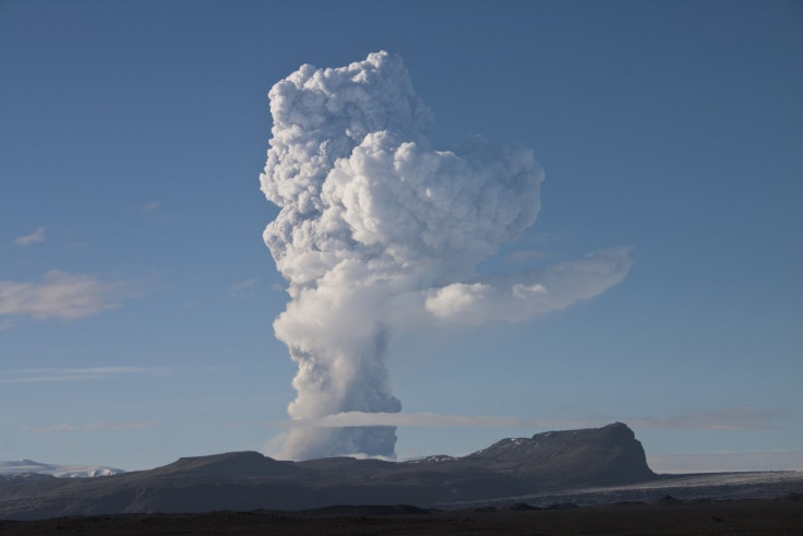 Picture shows the growing ash plume from the Grimsvotn volcano