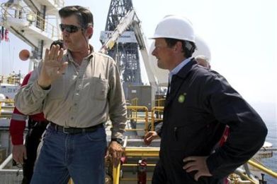 BP Wellsite leader Walker meets BP CEO Hayward aboard the Discover Enterprise drill ship in the Gulf of Mexico