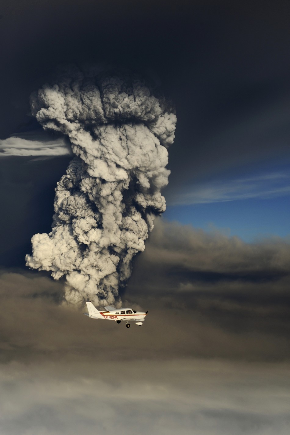A plane flies past the ash cloud above the Grimsvotn volcano