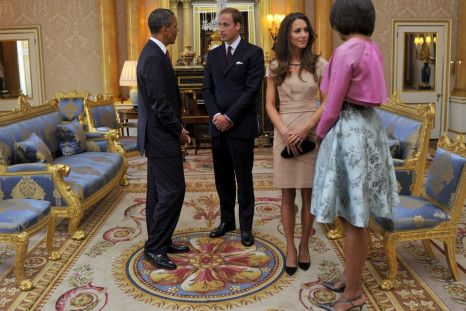 U.S. President Barack Obama (L) and first lady Michelle Obama (R) talk to Britain&#039;s Prince William (2nd L) and Catherine, Duchess of Cambridge, at Buckingham Palace, in London May 24, 2011.