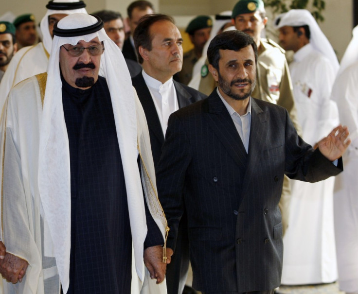 Iran&#039;s President Ahmadinejad walks hand-in-hand with Saudi Arabia King Abdullah as they arrive for the opening of GCC summit in Doha