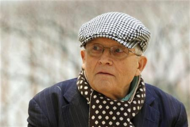 David Hockney OM Criticises Damien Hirst for Using Art Assistants