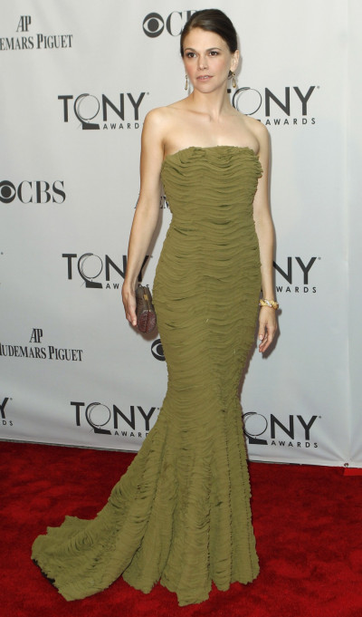 Sutton Foster, nominated for best performance by an actress in a leading role in a musical for 039Anything Goes039 poses as she arrives during the American Theatre Wing039s 65th annual Tony Awards ceremony in New York, June 12, 2011 Sutton Foster, nominated for best performance by an actress in a leading role in a musical for 039Anything Goes039 poses as she arrives during the American Theatre Wing039s 65th annual Tony Awards ceremony in New York, June 12, 2011