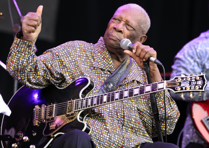 U.S. blues guitarist BB King plays at the Pyramid Stage on the third day of the Glastonbury Festival in Worthy Farm, Somerset June 24, 2011. U.S. blues guitarist BB King plays at the Pyramid Stage on the third day of the Glastonbury Festival in Worthy Farm, Somerset June 24, 2011.
