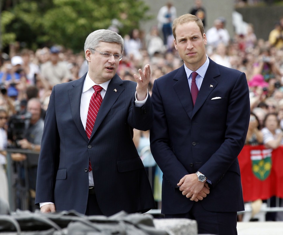 Canadas PM Harper and Britains Prince William take part in a ceremony at the National War Memorial in Ottawa
