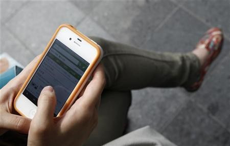 Experts warn that smartphone and tablets are vulnerable to hackers