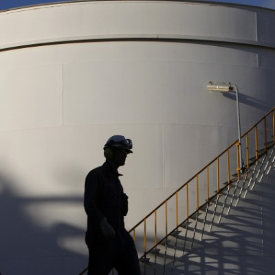 Crude oil slumps due to economic fears