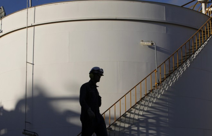 Crude oil slumps due to economic fears