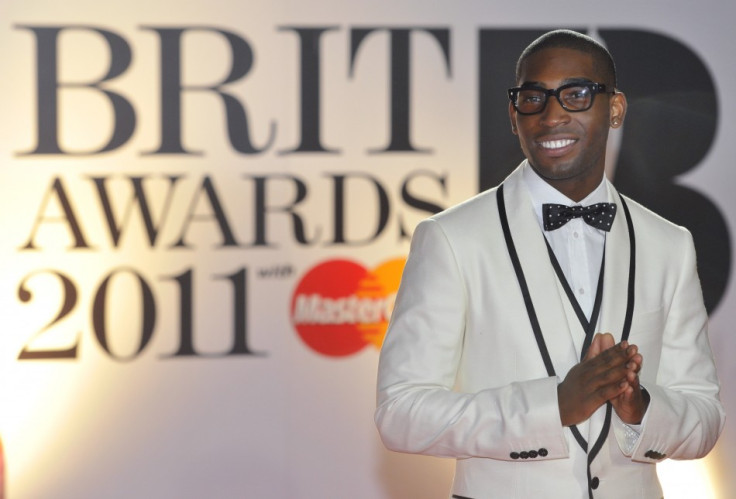 &quot;Earthquake&quot; from singer-songwriter Labrinth, featuring rapper Tinie Tempah came second at UK singles charts.