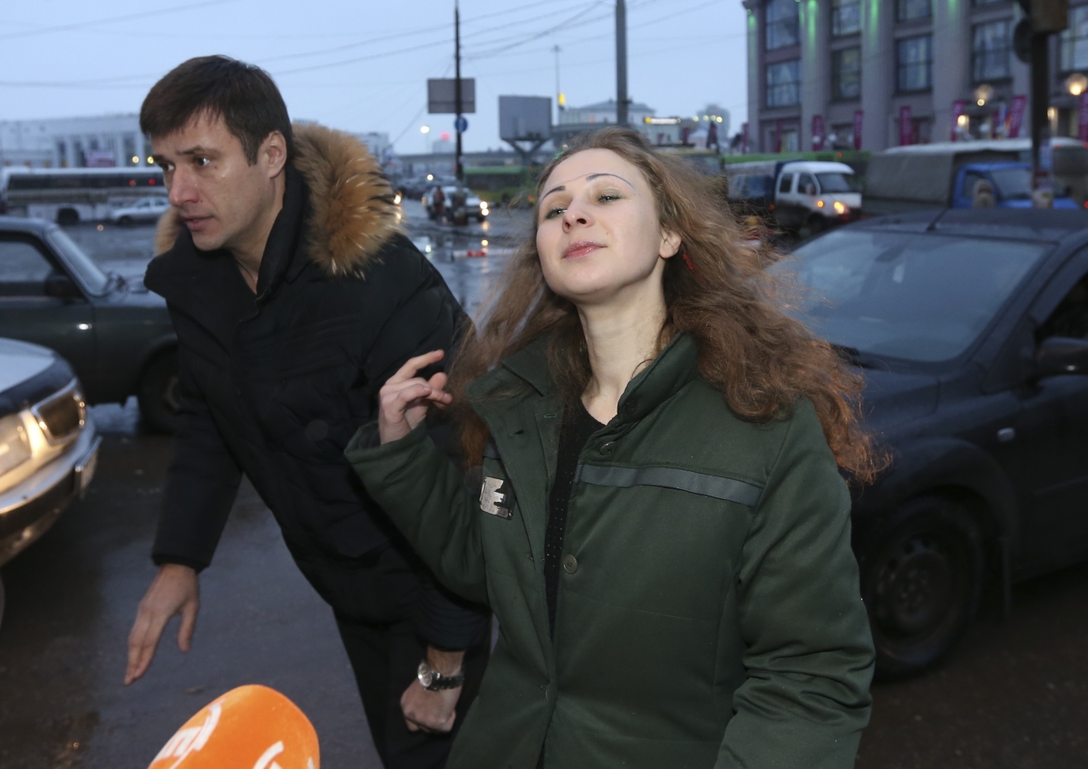Pussy Riot Member Maria Alyokhina Walks Free From Russian