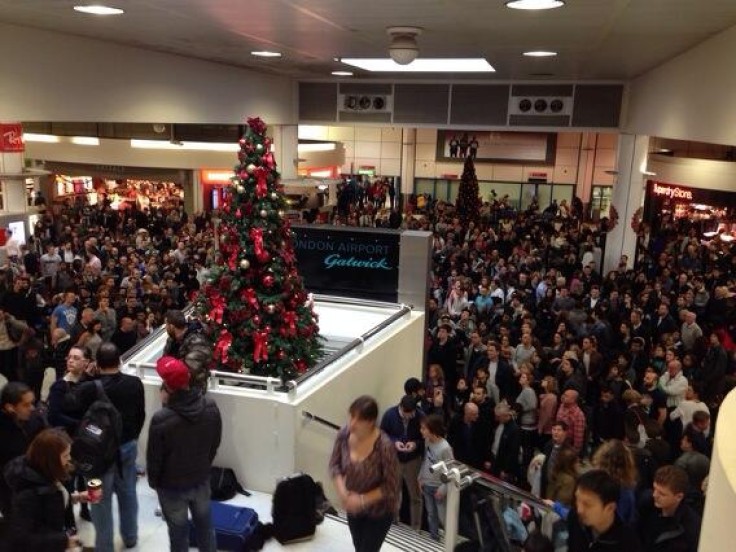 A crowded North Terminal at Gatwick Airport (Twitter. Victor Barro)