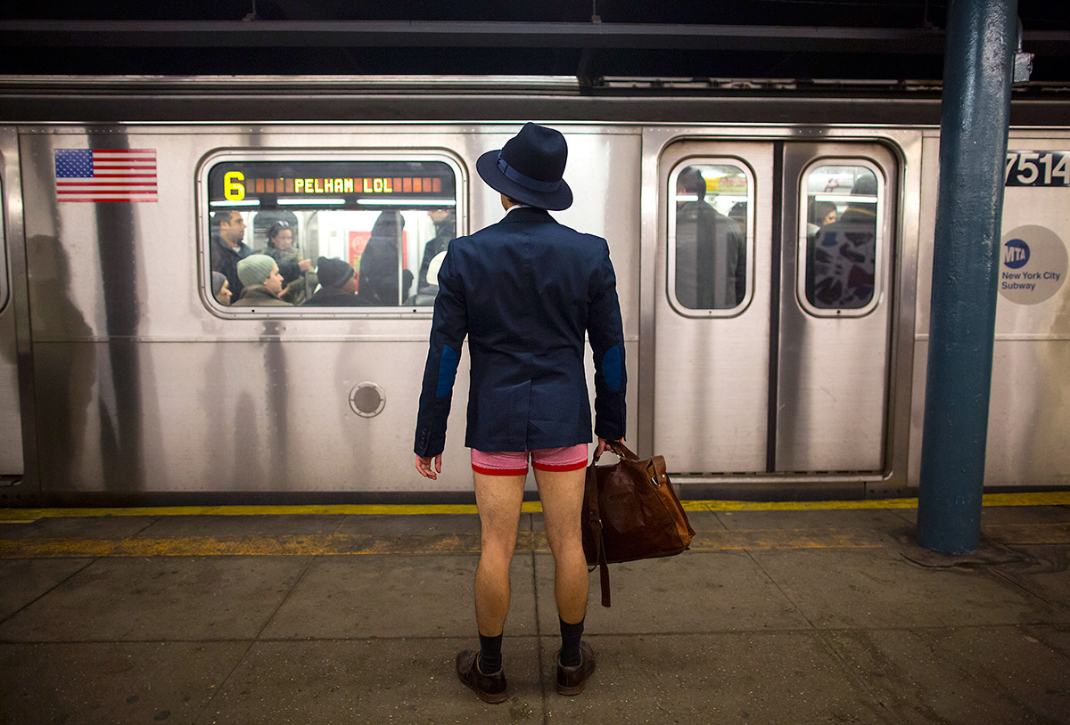 No pants subway ride 2014: Commuters drop their pants across the world –  New York Daily News