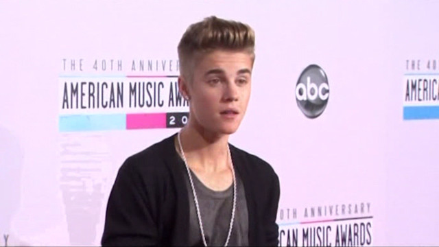 Authorities Search Bieber's Home in Vandalism Case