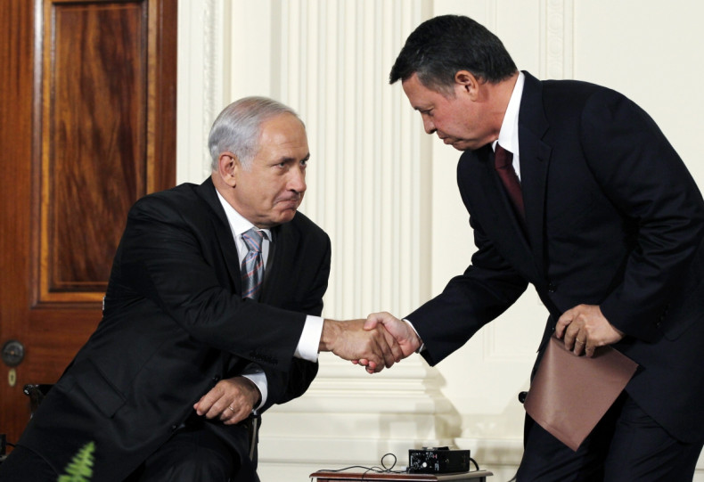 Israeli PM Benjamin Netanyahu (L) and King Abdullah II of Jordan (R)