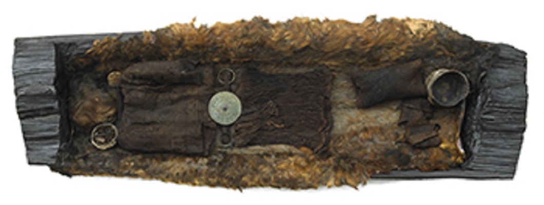 Young woman, believed to be a priestess, buried in an oak trunk coffin Young woman, believed to be a priestess, buried in an oak trunk coffin