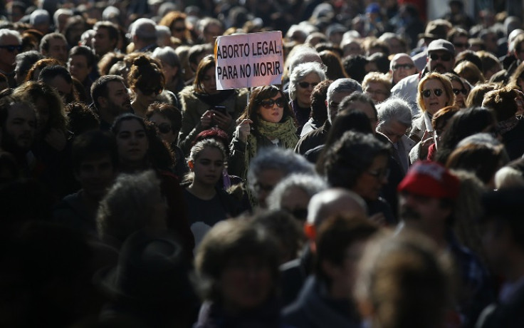 Thousands protest in Madrid against Spain's proposed anti-abortion law.