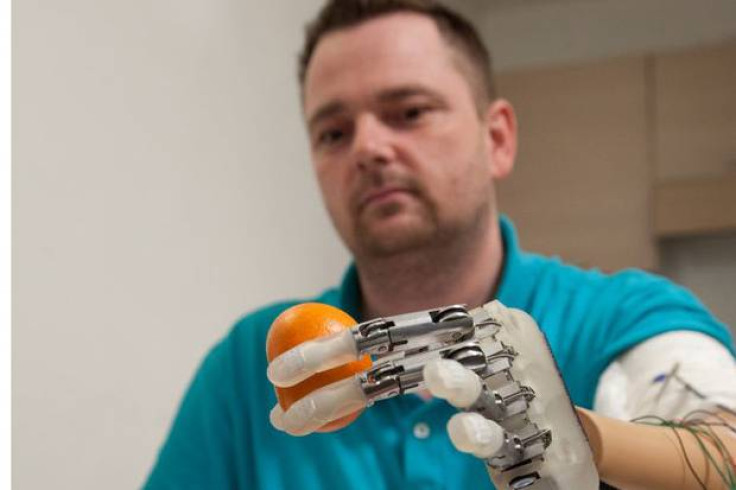 Scientists have invented a bionic hand that allows amputees to feels textures and shapes