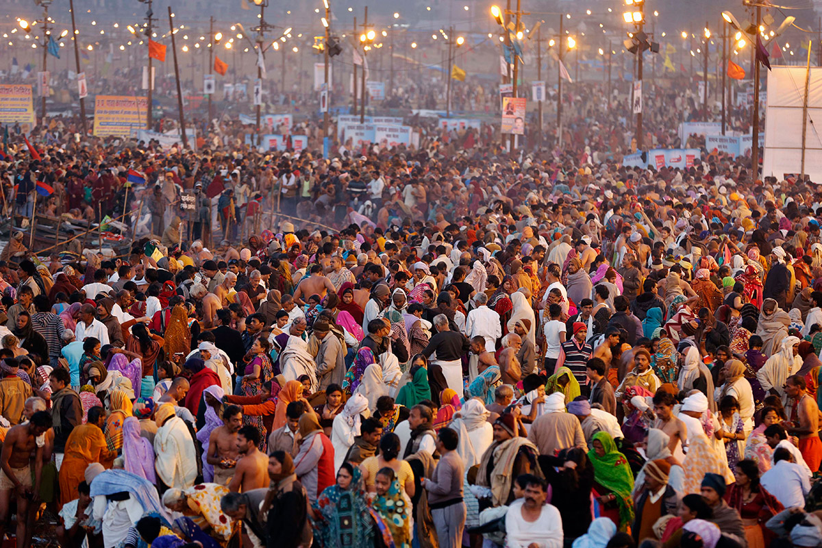 Hundreds of Thousands of Hindus Bathe in the Ganges during Magh Mela