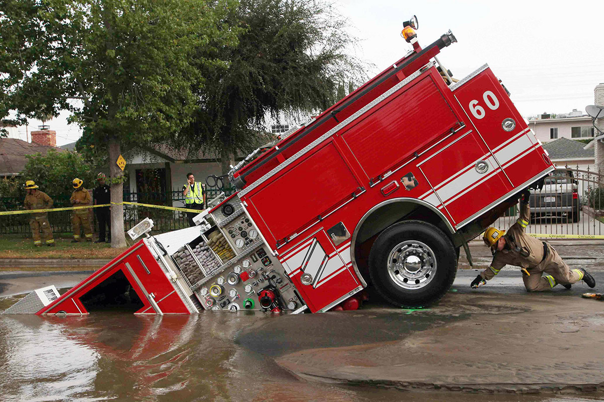 Road Closed Sinkholes Collapsed Streets And Homes Swallowed By Huge 