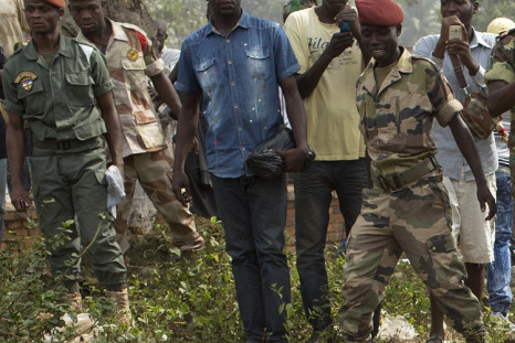 Crowds gather and take photos on their mobiles of man being stabbed by Central African Republic soldier
