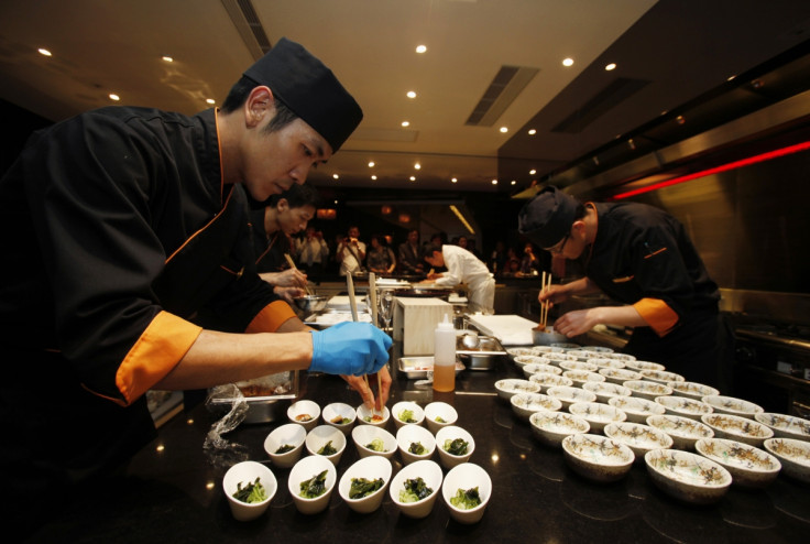China's Anti-Corruption Measures Drag Down Catering Sector Growth to 21-Year Low