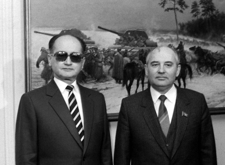 Wojciech Jaruzelski, who is accused of an affair, with former USSR leader Mikhail Gorbachov