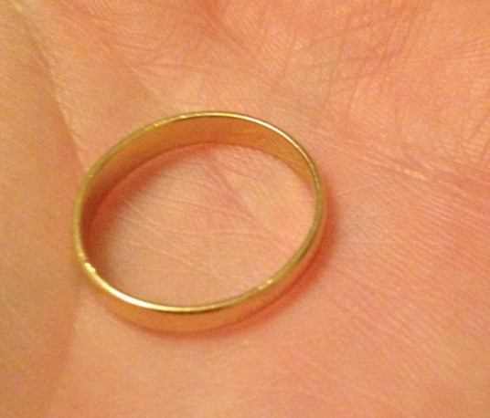 A gold wedding ring inscribed "Christophe Nelly 14-06-1986" has been found near Edinburgh Castle