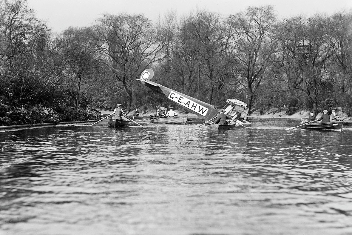 Southwark Boating Lake, Aerofilms Ltd forced landing, 1920