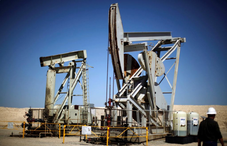Oil Prices Drop 18% in November Amid Fears of Growing Glut