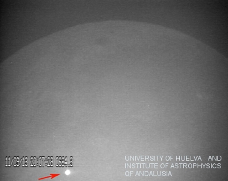 Asteroid hits the Moon