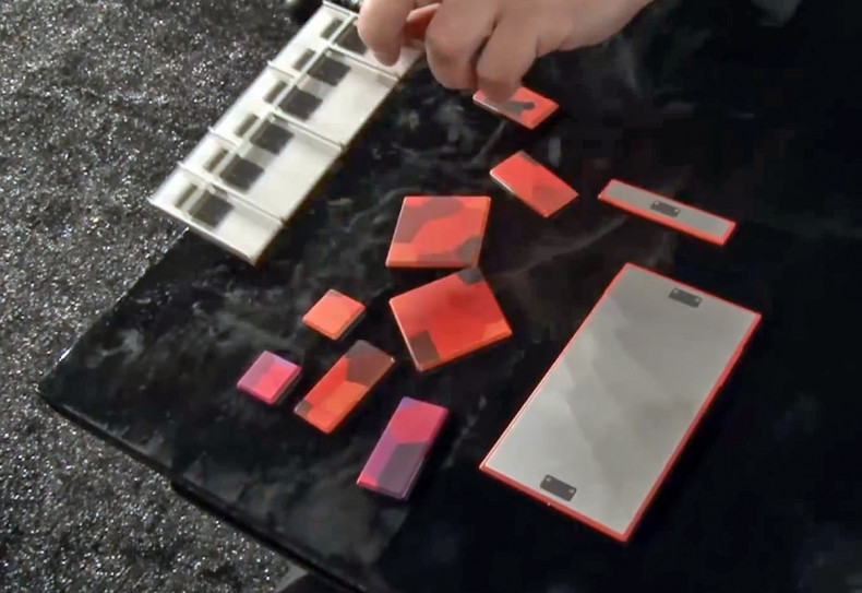 Google's first live demo of Project Ara: A phone you can literally take apart