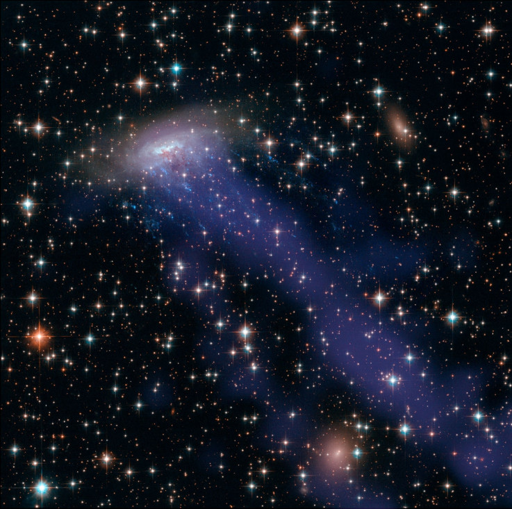 Hubble image ESO 137-001 galaxy being destroyed