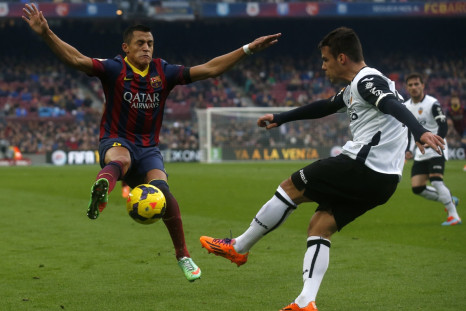 Barcelona's Alexis Sanchez (L) fights for the ball against Valencia's Juan Bernat during their Spanish first division soccer match at Camp Nou stadium in Barcelona February 1, 2014.